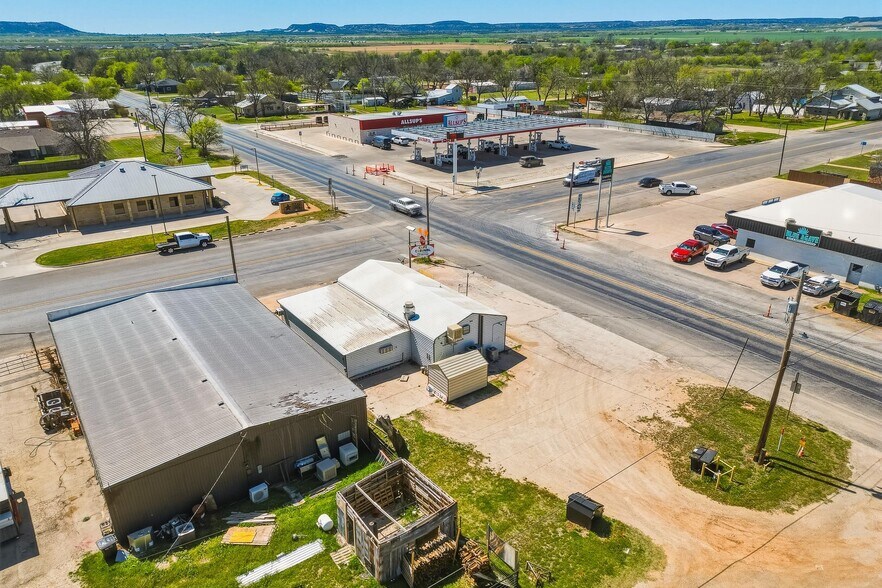 More Photos Of 542 Graham St, Tuscola General Retail For Sale