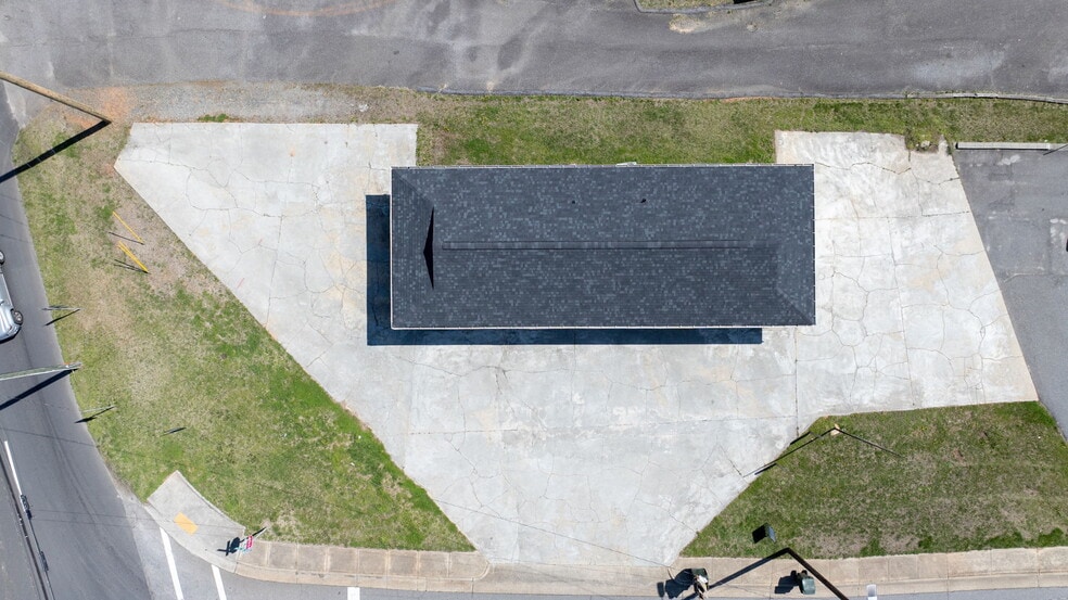 More Photos Of 121 13th St SW, Hickory Office For Sale