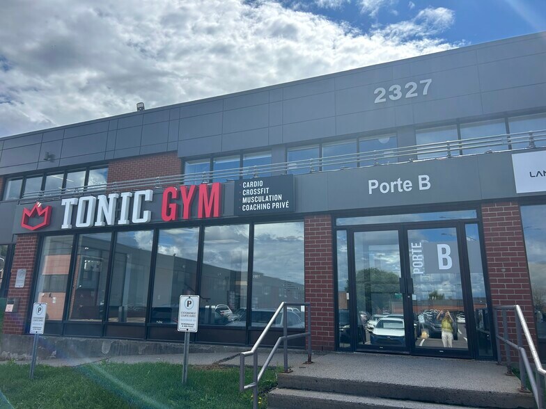 More Photos Of 2327 Boul du Versant-Nord, Québec General Retail For Lease