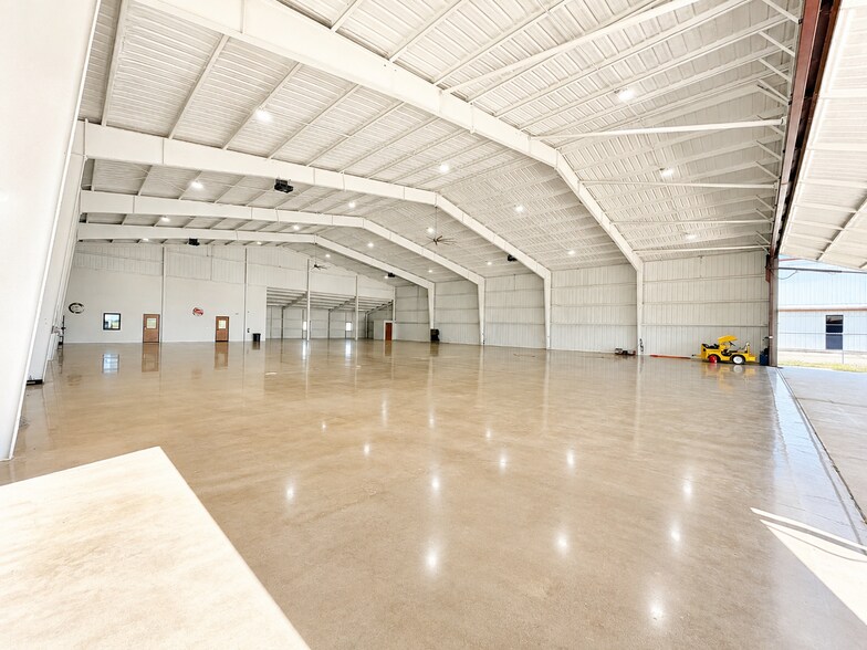 More Photos Of 2408 Airport Rd, Gainesville Airplane Hangar For Sale