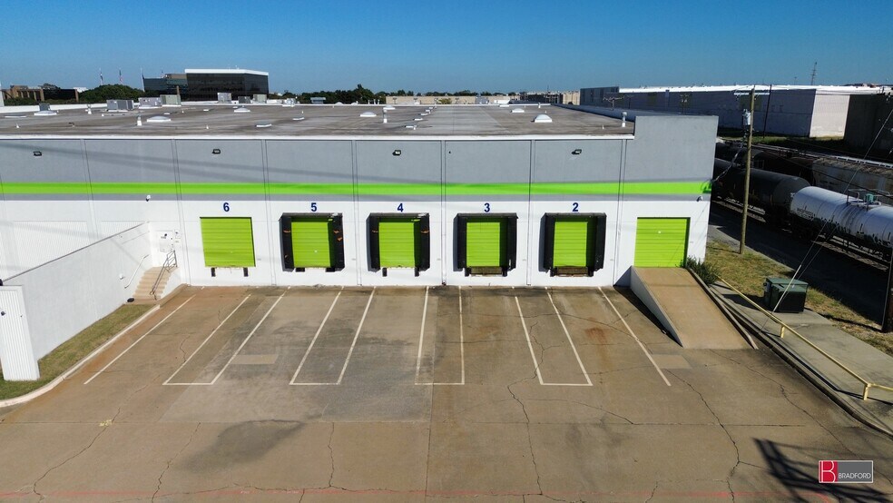 More Photos Of 2200-2202 E Randol Mill Rd, Arlington Warehouse For Lease