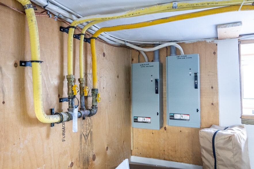 More Photos Of 201 Queen St S, Mississauga Storefront Retail Office For Sale