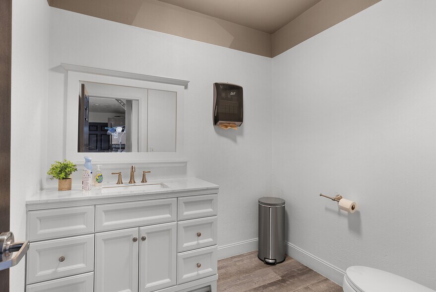 More Photos Of 5600 Zip Dr, Fort Myers Warehouse For Sale