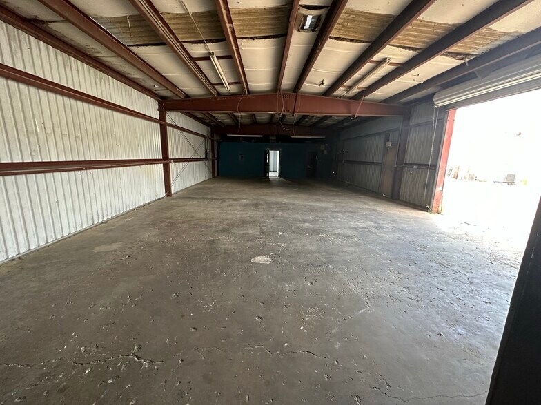 More Photos Of 9951 Mammoth Ave, Baton Rouge Warehouse For Lease