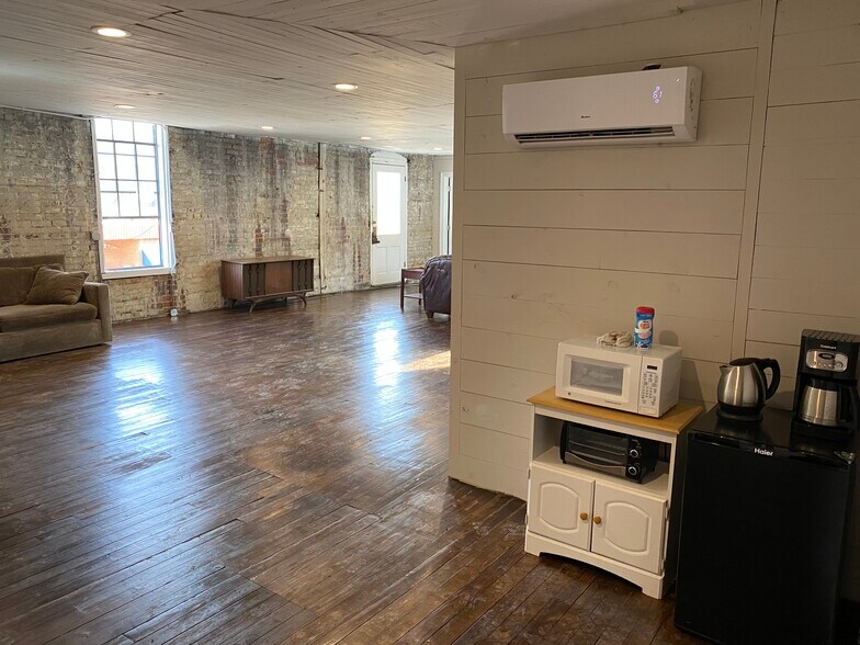 More Photos Of 102 S Main St, Water Valley Office For Lease