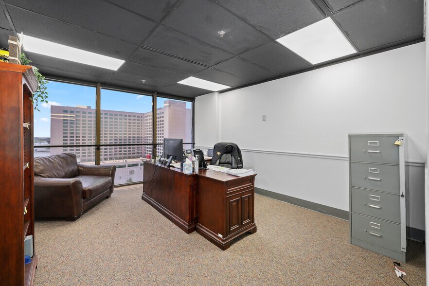 More Photos Of 233 E Bay St, Jacksonville Office For Sale