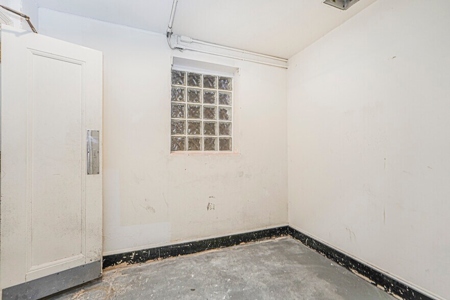 More Photos Of 257 New Dorp Ln, Staten Island Bank For Sale