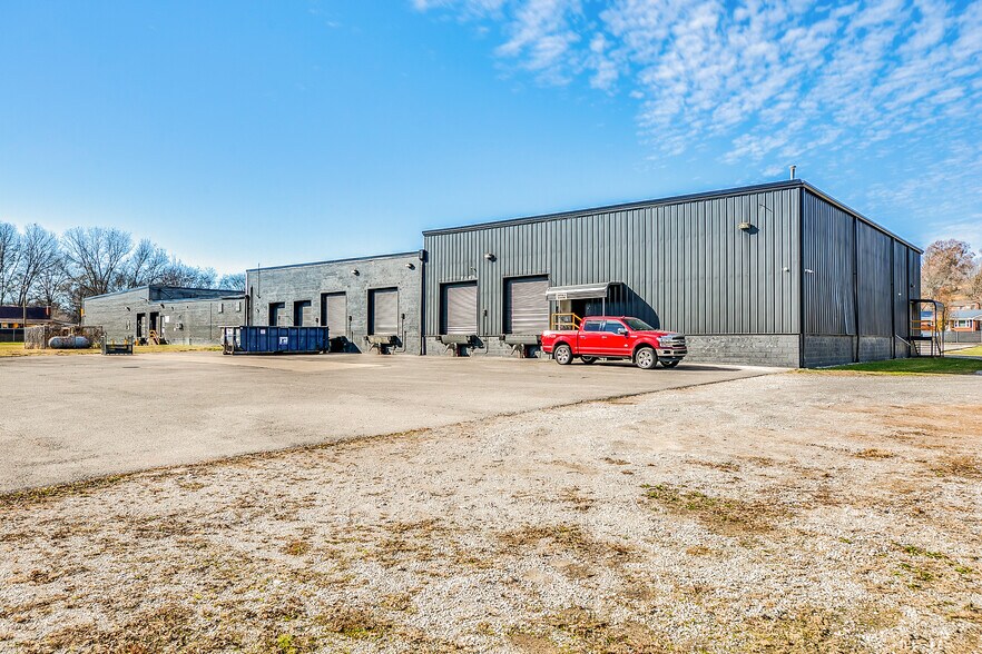 More Photos Of 500 1st Ave, Mount Pleasant Manufacturing For Lease
