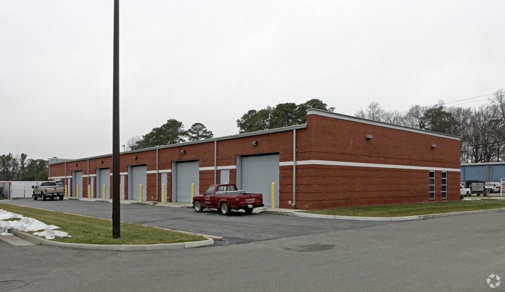 More Photos Of 2503 58th St, Hampton Light Distribution For Lease