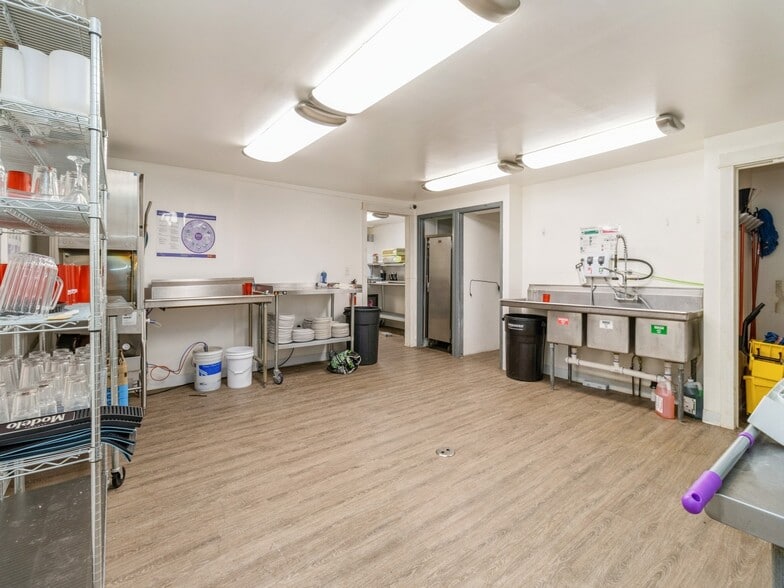 More Photos Of 6008 W Lincoln Way, Ames Restaurant For Sale