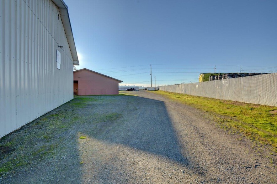 More Photos Of 6804 Agate Rd, White City Flex For Sale