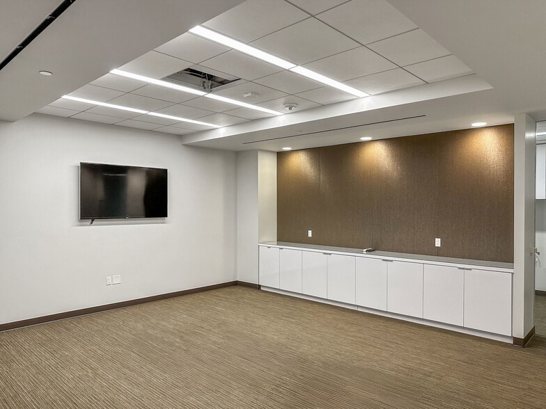 More Photos Of 1100 S Flower St, Los Angeles Office For Lease