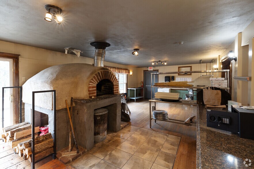 More Photos Of 13 Park Ave, Hadley Restaurant For Sale