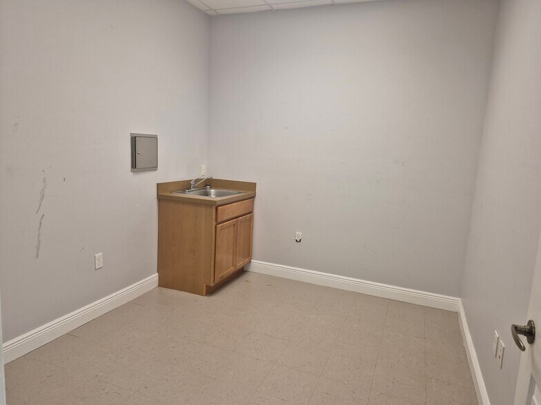 More Photos Of 2104 Del Prado Blvd S, Cape Coral Unknown For Lease