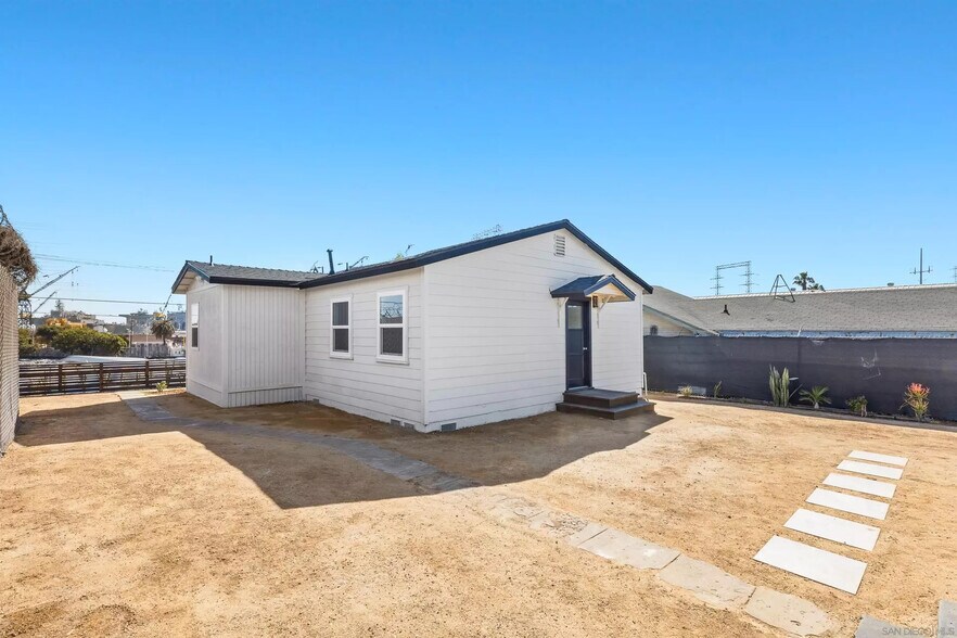 More Photos Of 2740-2742 Main St, San Diego Contractor Storage Yard For Sale