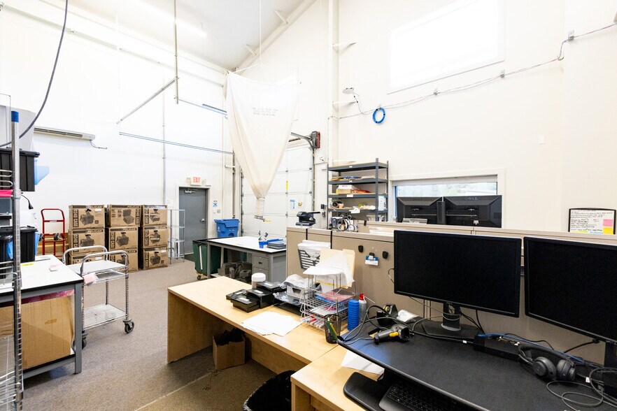 More Photos Of 200 N Wasco Ct, Hood River Warehouse For Sale