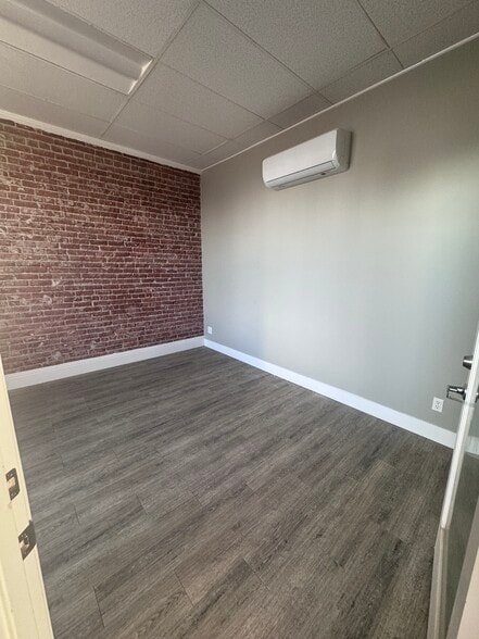 More Photos Of 138-142 S K St, Tulare Storefront Retail Office For Lease