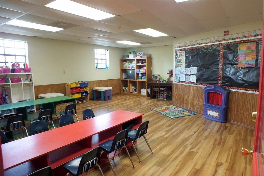 More Photos Of 15911 Fir Rd, Santa Fe Daycare Center For Sale