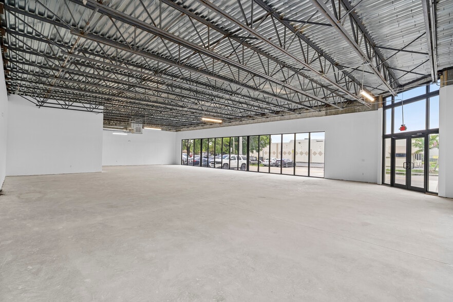 More Photos Of 2215 N Federal Hwy, Hollywood Restaurant For Lease