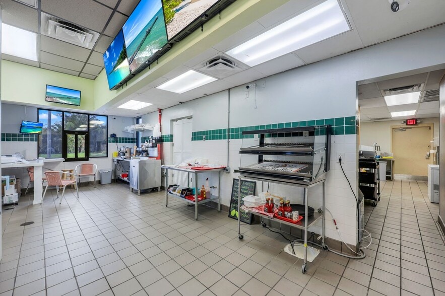 More Photos Of 10493 Stringfellow Rd, Saint James City Storefront Retail Office For Sale