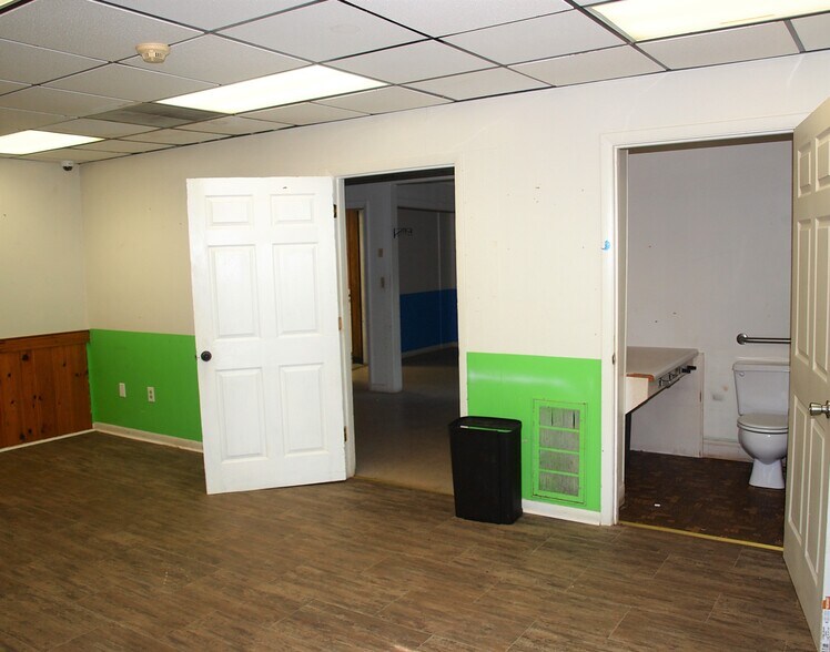 More Photos Of 1521 Sulphur Springs Rd, Waynesville Office For Sale