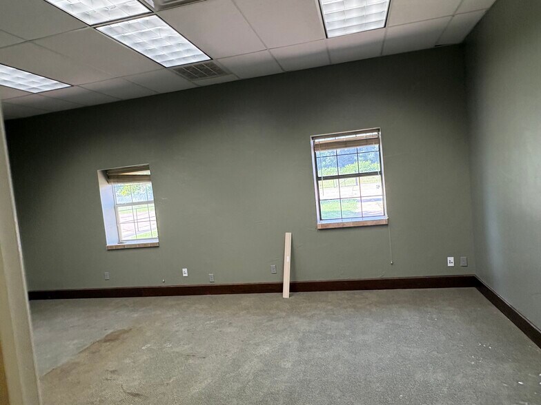 More Photos Of 326 W College Ave, Guthrie Manufacturing For Sale