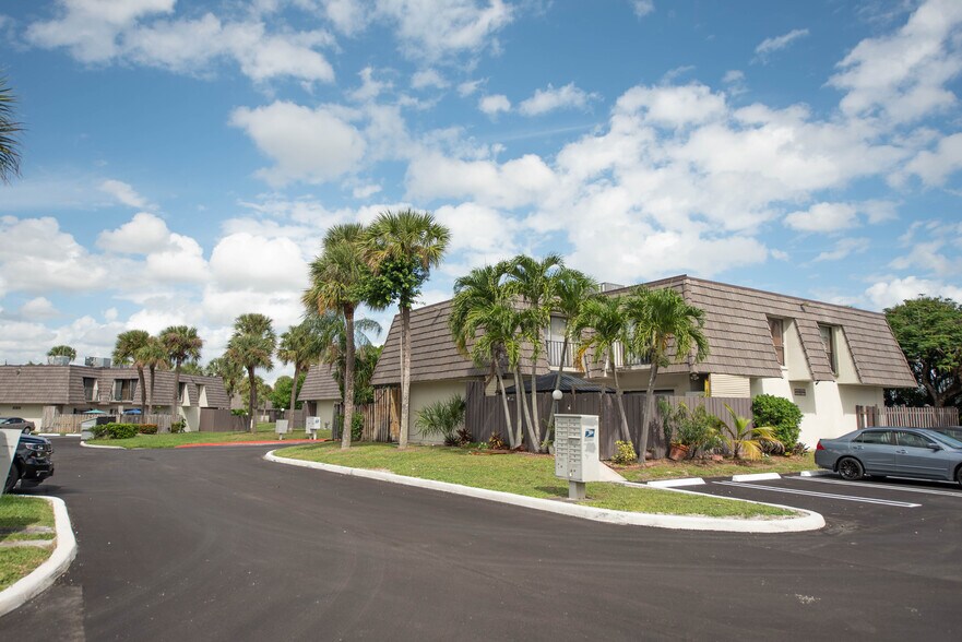 More Photos Of 1845 N Congress Ave, West Palm Beach Multifamily For Sale