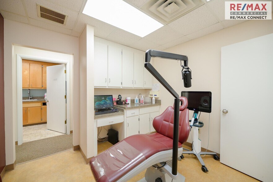 More Photos Of 401 Oyster Point Rd, Newport News Medical For Sale