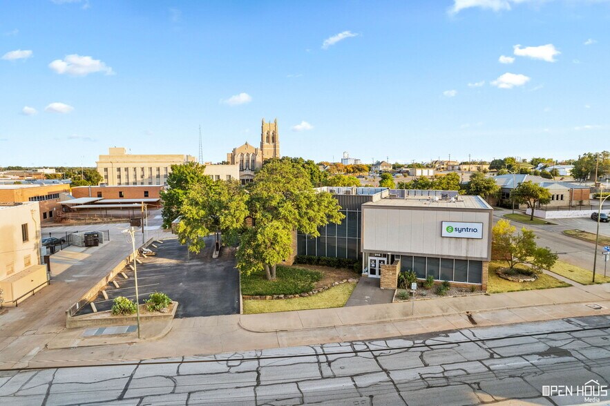 More Photos Of 915 9th St, Wichita Falls Office For Sale