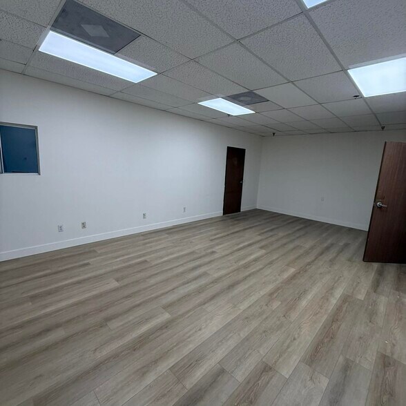More Photos Of 491 Yorbita Rd, City of Industry Warehouse For Lease