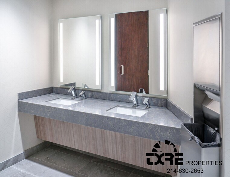 More Photos Of 1420 W Mockingbird Ln, Dallas Office For Lease