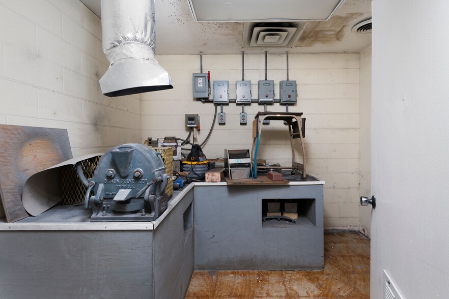 More Photos Of 112 Old Mill Rd, Cartersville Research And Development For Sale