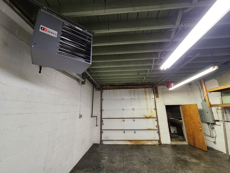 More Photos Of 4105 12 Mile Rd, Berkley Storefront For Sale