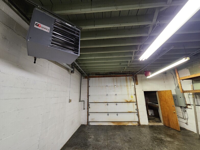 More Photos Of 4105 12 Mile Rd, Berkley Storefront For Sale