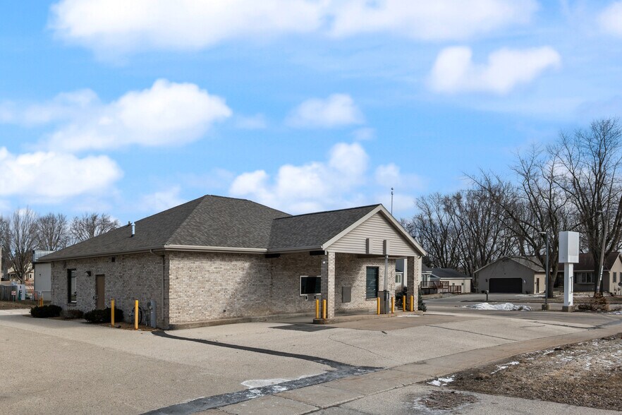 More Photos Of 102 S Woodward St, Brandon Service Station For Sale