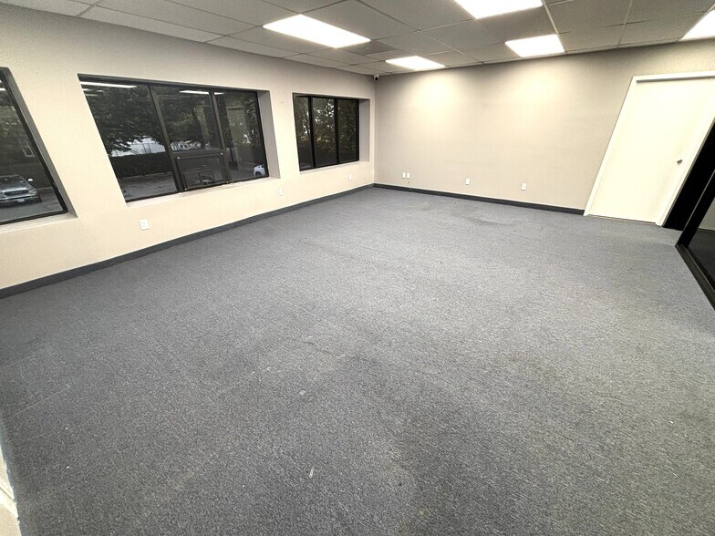 More Photos Of 72 Sharrott Ave, Staten Island Office For Lease