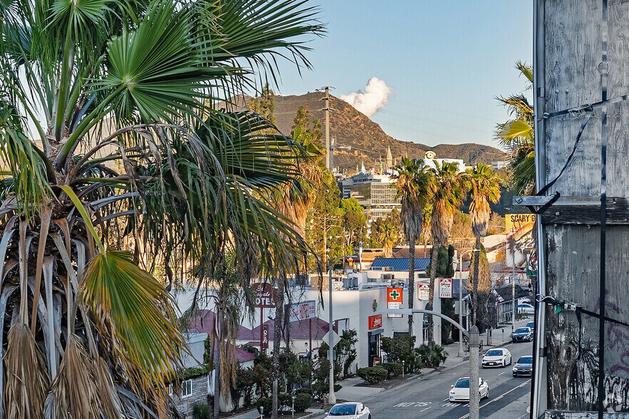 More Photos Of 11150 Ventura Blvd, Studio City Restaurant For Sale