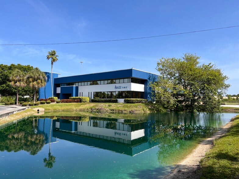 More Photos Of 1615 N 118th Ave, Saint Petersburg Flex For Lease