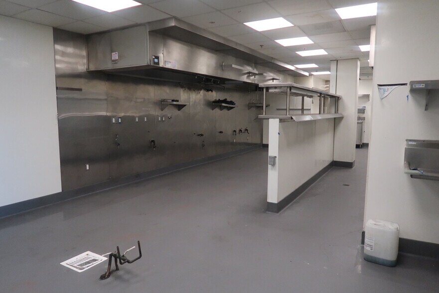 More Photos Of 600 S La Brea Ave, Los Angeles Storefront Retail Residential For Lease