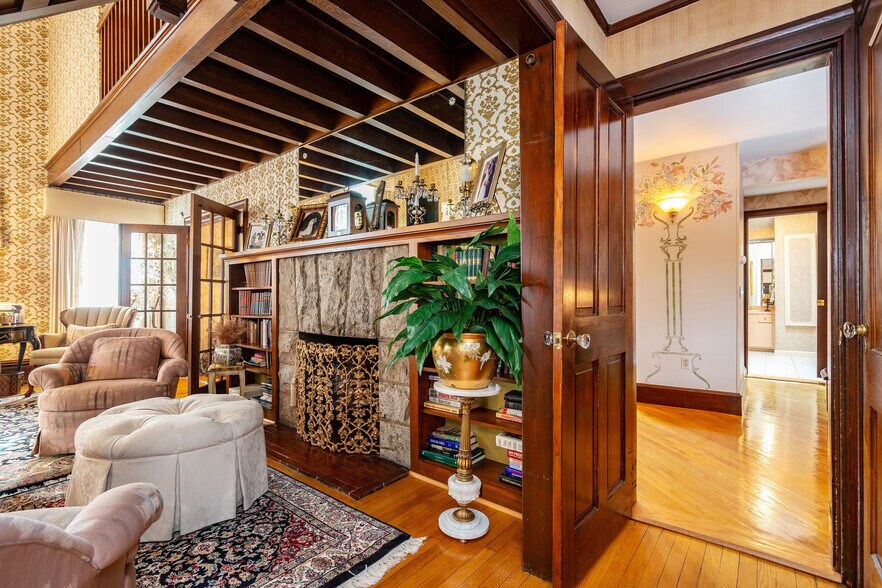 More Photos Of 90 Putnam Pike, Johnston Flex For Sale