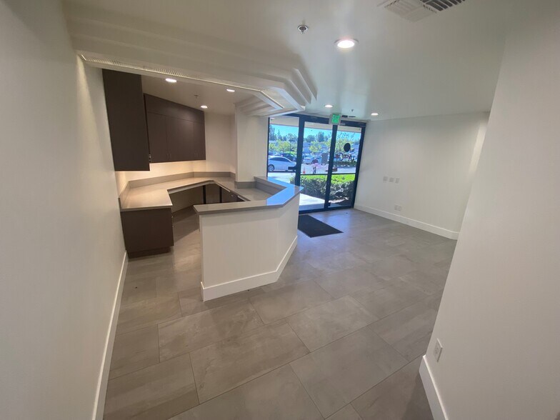 More Photos Of 23293 S Pointe Dr, Laguna Hills Medical For Lease
