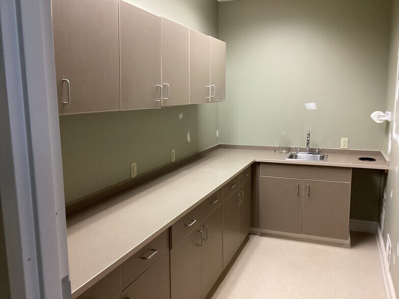 More Photos Of 271 Marsh Rd, Pittsford Office For Lease