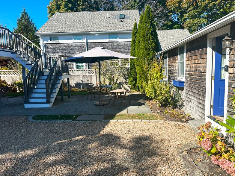 More Photos Of 25 Simpsons Ln, Edgartown Hotel For Sale