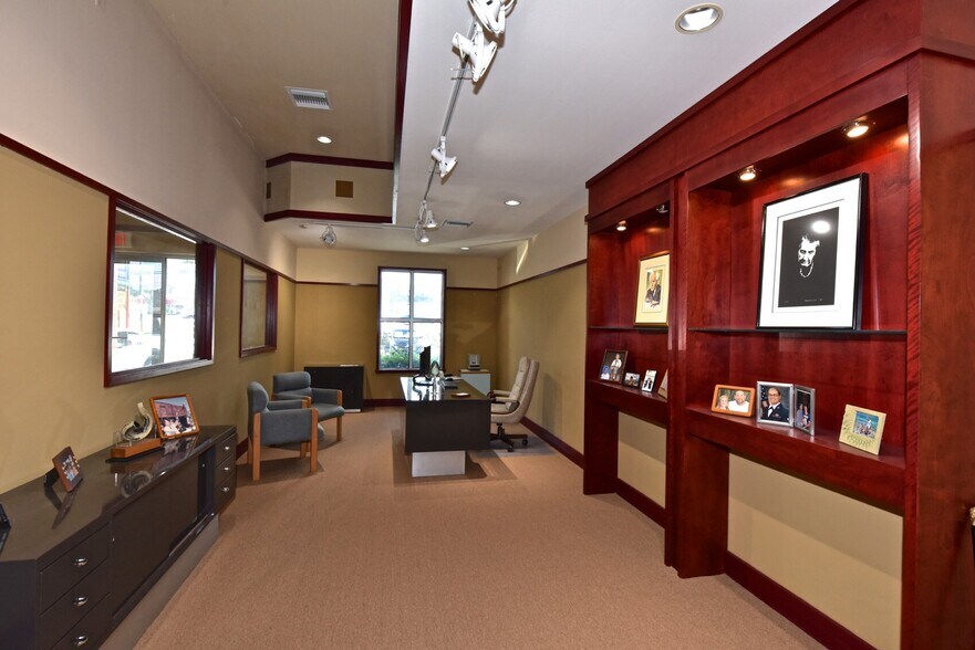 More Photos Of 32699 US Highway 19 N, Palm Harbor Freestanding For Lease