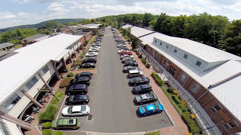 More Photos Of 400 Union Square Dr, New Hope Bar For Lease