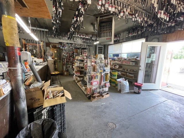 More Photos Of 1510 Pioneer Rd, Henry Auto Repair For Sale