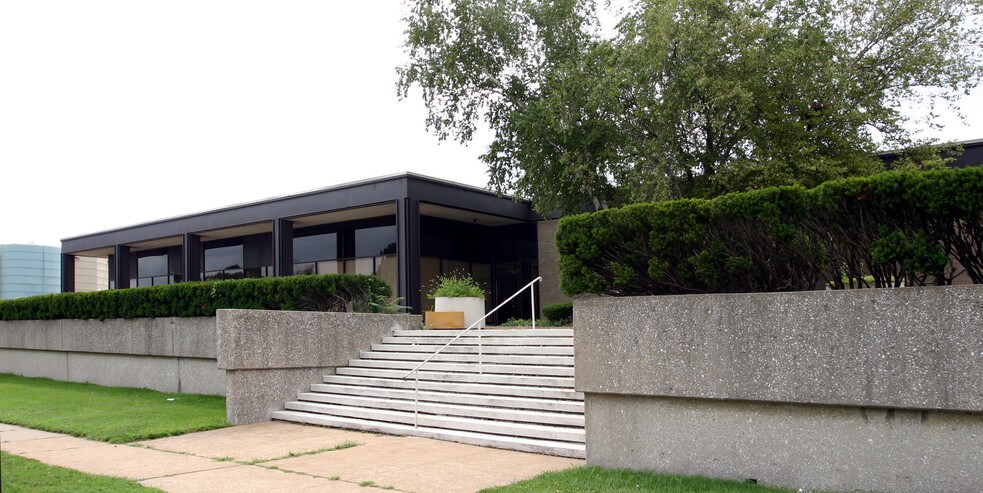 More Photos Of 5200-5240 Oakland Ave, Saint Louis Flex For Lease