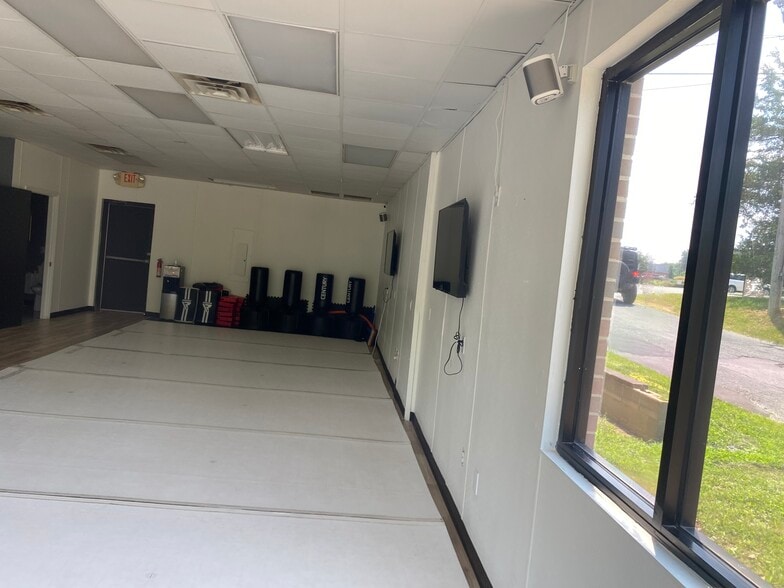 More Photos Of 11624 N US 15-501, Chapel Hill Freestanding For Lease