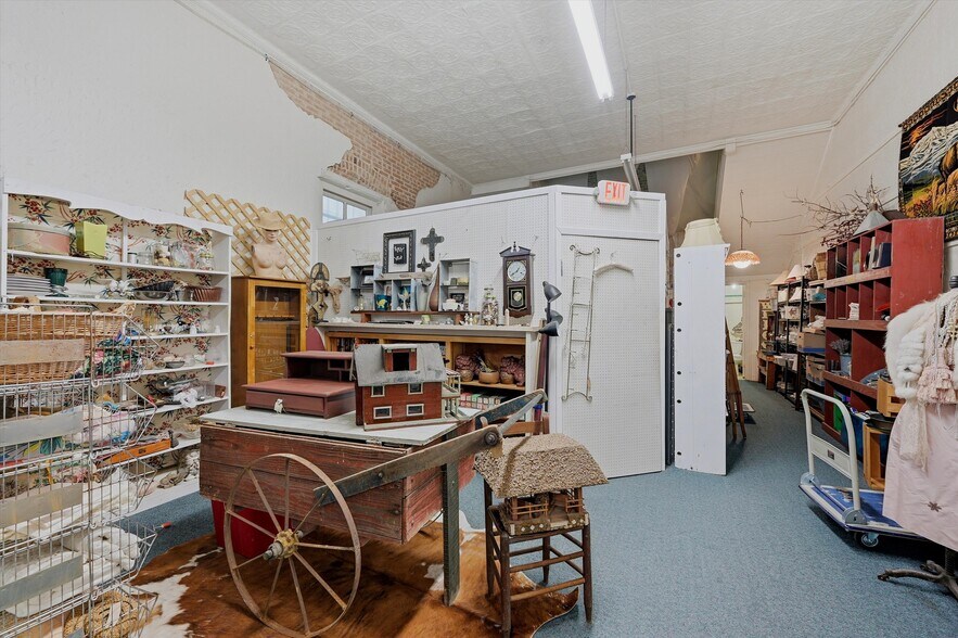 More Photos Of 321 N Main St, Bonham General Retail For Sale
