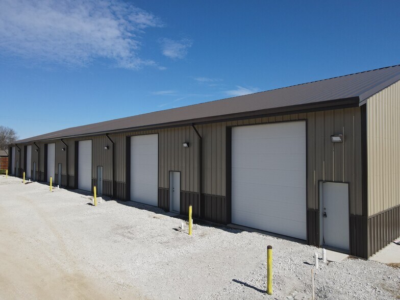 More Photos Of 615 FM 371, Gainesville Showroom For Lease